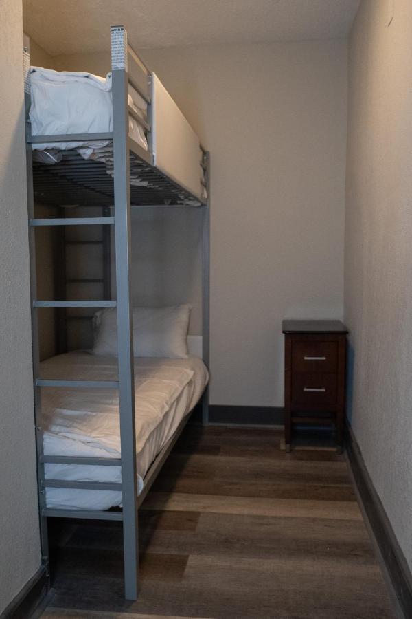 Hotel Chataura Дирборн Экстерьер фото